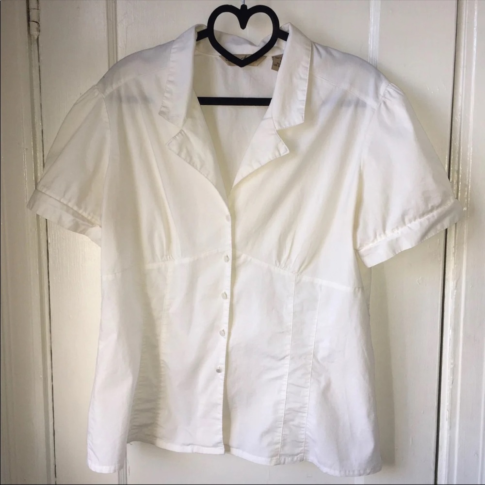 Short sleeved button down shirt Size Large